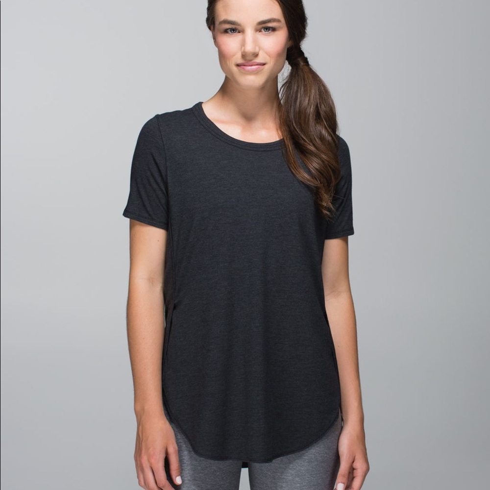 Lululemon Om Tee, size 6, charcoal, very good condition